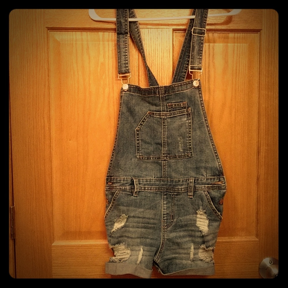 Overall shorts